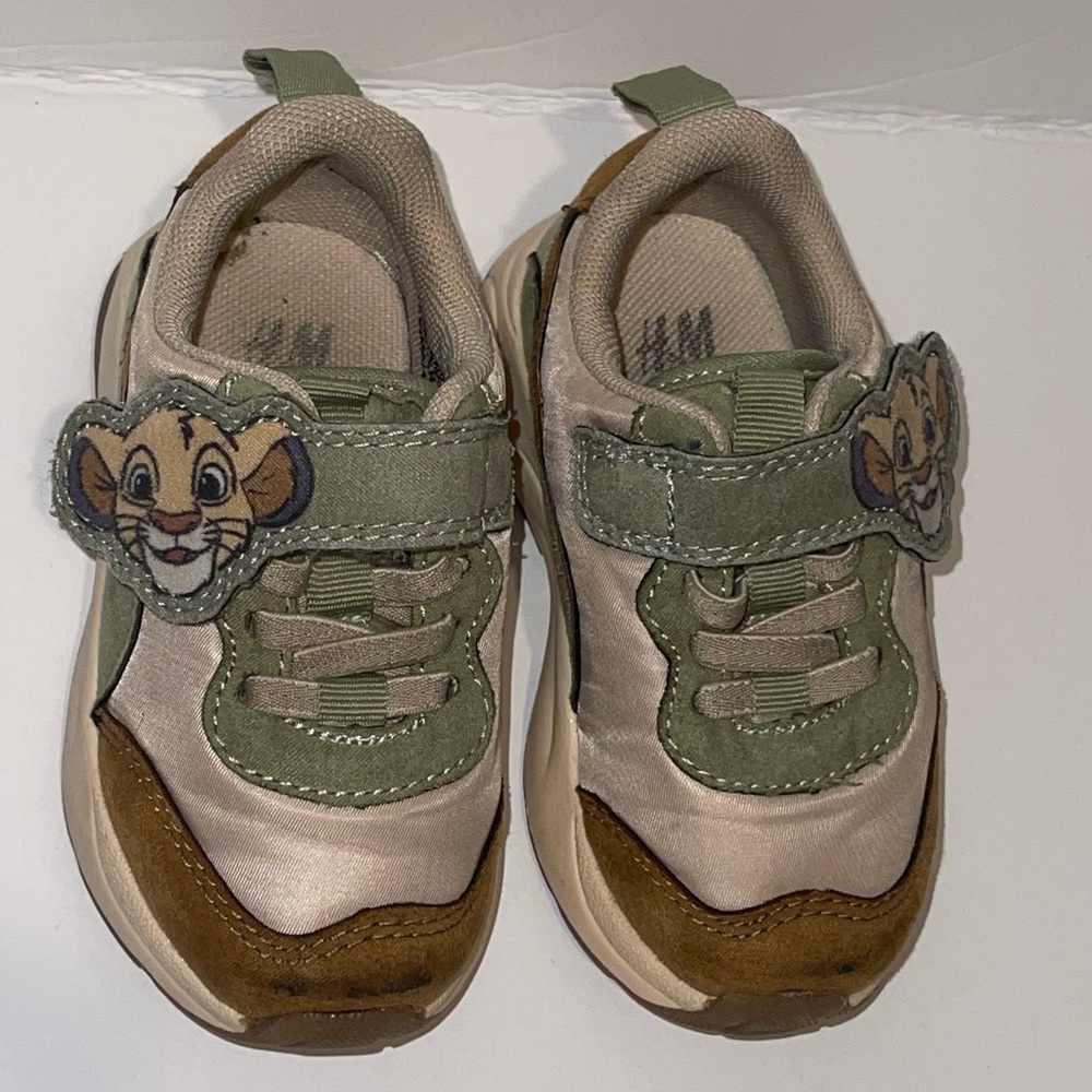 H&M lion king toddler shoes